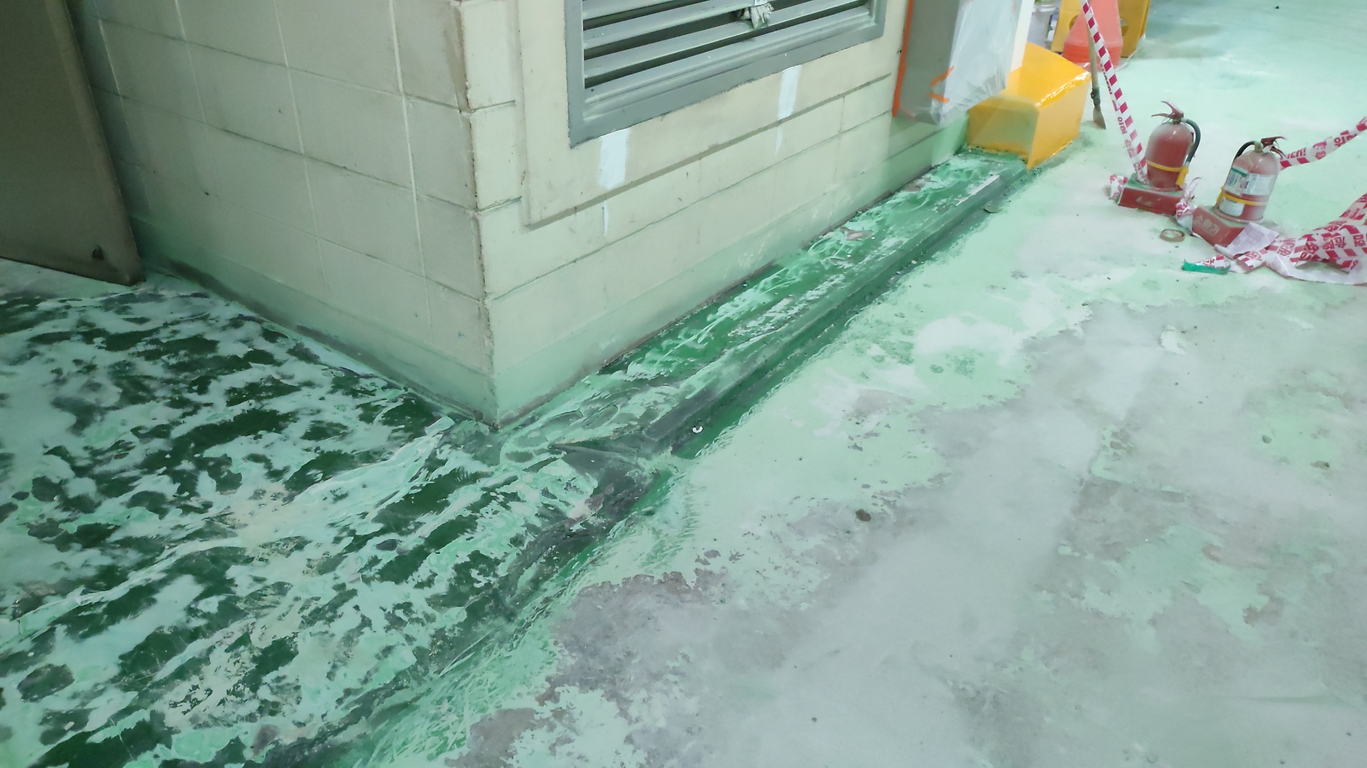 공사 공사의 섬세한 마무리가 인상적인 현장 현장입니다. (정취가, 노력합니다) · 현장의 분위기를 그대로 담아낸 장면입니다.